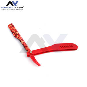 Rasoirs de barbier haut de gamme pour hommes : services de coiffure, barbier, rasage, et personnalisation de rasoirs – l'expert moderne et classique pour la barbierie. - Product Image 4