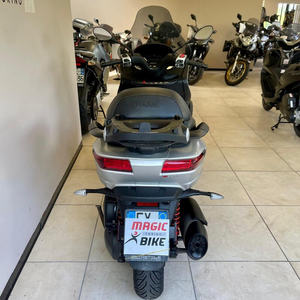 PIAGGIO MP3 400 Premium Tipo de Carrocería Cerrada - Product Image 6