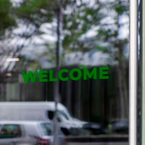 Pegatinas de Vinilo Verde Personalizadas, Resistentes a los Rayos UV e Impermeables (30x30mm) para Logotipos de Bandas de Guitarra, Accesorios de Instrumentos y Merchandising - Product Image 5