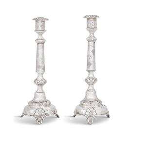 Soporte de vela de altar de latón hecho a mano Hermoso diseño Forma redonda Alta calidad para la decoración de la boda de la Iglesia. - Product Image 2