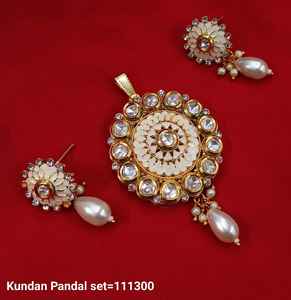 Conjunto de collar con colgante de cobre Kundan y gota elegante de flor chapada en oro tradicional y de moda india para mujer sin cadena - Product Image 6