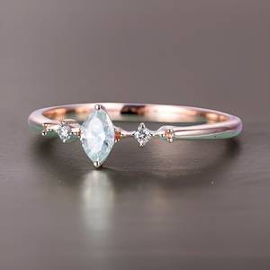 Bague délicate en or massif 14 carats faite à la main, diamants de laboratoire taille marquise, meilleure fête des mères, cadeau de vœux pour les fêtes. - Product Image 4