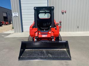 Chargeuse compacte KIOTI 74 CV en excellent état, 3 tonnes, type Kubota SVL75, avec godet, cabine fermée, prix bas, moteur principal, pompe - Product Image 5