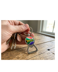 Abridor de Botellas 2 en 1 de Acero Inoxidable Plateado con Diseño de Fútbol Sudafricano, Llavero de Moda, Regalo Personalizado para Oficina - Product Image 3