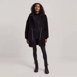 Veste Sherpa noire à col haut à la mode avec boutons à pression sécurisés Veste d'hiver douce et confortable - Product Image 1