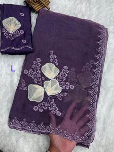 Haga que cada momento sea especial con nuestra elegante tela de seda de cristal con estampado de flores y bordes, Sari elegante para fiesta y boda - Product Image 5