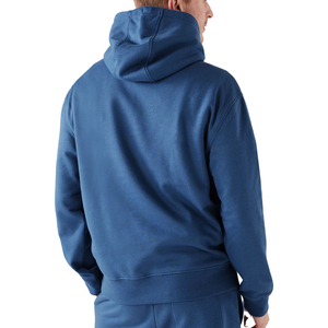 Sweat à capuche pour homme de style urbain, conçu pour un usage confortable, avec une forme épurée et un look décontracté élégant. - Product Image 3