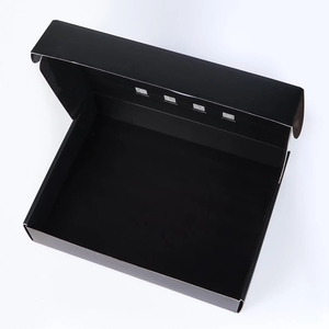 Offre Spéciale – Boîtes en Carton Ondulé Pliables Noires Personnalisées, Robustes, Écologiques et Recyclables avec Gaufrage pour Expédition et Envoi Postal (Vente en Gros) - Product Image 3
