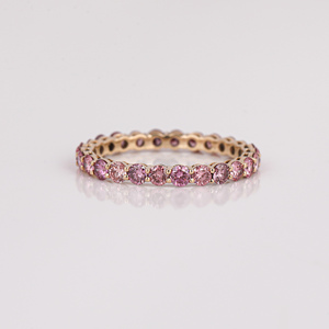แหวนแต่งงานแบบเต็มวงประดับเพชรทรงกลมสีชมพูเคลือบทองคำ 18KT สุดหรูหรา ของขวัญแต่งงานสุดคลาสสิกสำหรับผู้หญิง - Product Image 2