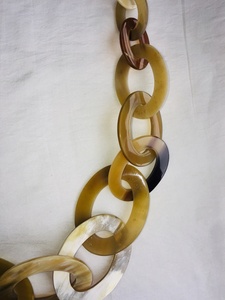 Superbe collier de cercle en corne de buffle Artisanat naturel exquis Beauté de la nature - Product Image 3