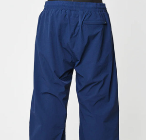 Pantalones Deportivos Holgados de Nylon con Ribete Personalizado, Cintura Elástica con Cordón Ajustable, Pantalones Deportivos de Nylon de Alta Calidad - Product Image 6