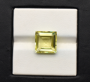 เลมอนควอตซ์ธรรมชาติทรงสี่เหลี่ยมเจียระไนเหลี่ยมเพชรพลอย ขนาด 11 มม. น้ำหนัก 5.75 กะรัต ขายส่งคุณภาพเกรด AAA+ อัญมณีคุณภาพสูง รับสั่งทำขนาดพิเศษ - Product Image 1