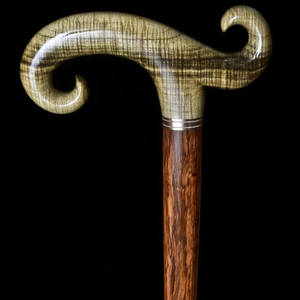 Bastón de senderismo de madera barnizado de 122cm popular diseño único personalizado de fábrica - Product Image 1