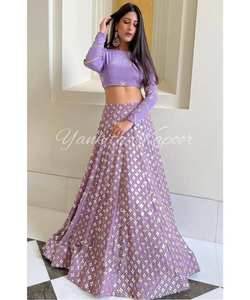 Lanzamiento del nuevo diseñador Lehenga Mujeres y niñas usan ropa de fiesta Lehenga Choli con blusa en venta al por mayor Alphanumero - Product Image 1