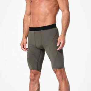 Shorts de compression décontractés pour hommes de la meilleure qualité pour la salle de sport, longueur genou, toile unie, teinture unie, séchage rapide, léger - Product Image 1