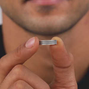 แหวนอัลฟาสีเงินออกซิไดซ์สำหรับเขาแหวนฝังทอง18K และโรสโกลด์ชุบด้วยเพชรทรงรีตัดสไตล์สำนักงาน - Product Image 2