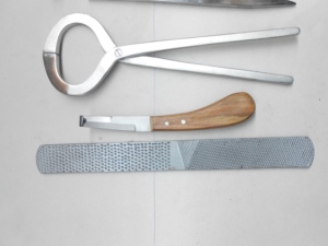 Kit d'outils professionnels pour maréchal-ferrant pour le soin des sabots de cheval Instrument vétérinaire pour le taillage des sabots Kit de 9 pièces - Product Image 3