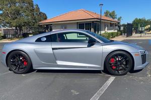 TOP USED 2022 2018 R8 V10 Coupé AWD 532 ch Turbo Propulsion arrière Intérieur clair Cuir Pack Premium Régulateur de vitesse adaptatif ACC Automatique Gauche R21 - Product Image 4