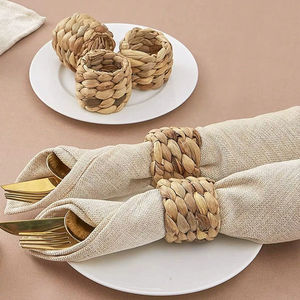Anillo para Servilletas de Ratán Más Vendido, Diseñado para Combinar con la Decoración de Mesa Inspirada en la Playa, con Tejido Natural Ligero y un Toque Elegante para la Mesa de Comedor - Product Image 1