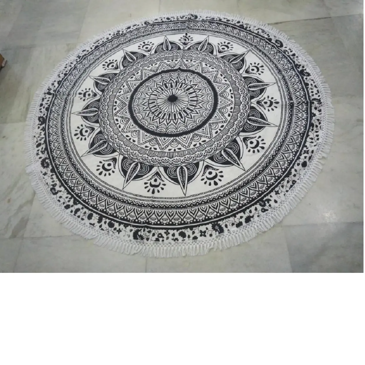 Rivestimenti per pavimenti stampati in cotone bianco e nero a tema mandala ideali per negozi di forniture per lo yoga per la rivendita