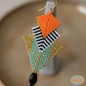 Pendientes Colgantes Étnicos Geométricos Chevron Ember de Namayo, Chapados en Oro de 24K - Product Image 2