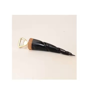 Abridor de tapa de cuerno de búfalo ecológico personalizado, abridor de botellas de bebidas pulido para padrinos de boda o regalos de vacaciones - Product Image 4