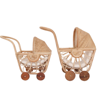 Meilleure vente Poussette de poupée en osier aspect rotin Poussette de bébé à roulettes faite à la main pour enfant