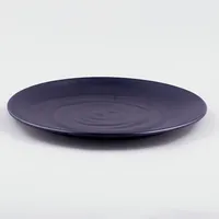 Assiette de service en céramique noire mate écologique de 10,5 pouces, style minimaliste durable, compatible lave-vaisselle et micro-ondes, vente en gros