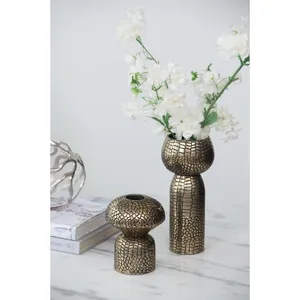 Vase à fleurs en métal moderne exclusif fait à la main affichage décoratif tendance pour les maisons et les bureaux fabriqués par Zahid exporte un vase à fleurs - Product Image 3
