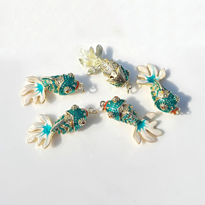 สีเขียว Cloisonne เคลือบจี้ปลาคราฟท์เครื่องประดับฤดูร้อนจี้เสน่ห์ของมหาสมุทรจี้รูปสัตว์น่ารักสำหรับทำสร้อยคอ - Product Image 1