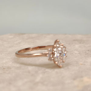 Anillo de compromiso de boda solitario chapado sólido de 14K de alta calidad, Diamante de corte Marquesa cultivado en laboratorio VVS clásico para mujer - Product Image 1