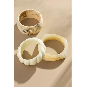 Bracelet en résine imperméable fait main, finition brillante, cadeau d'affaires tendance parfait pour les femmes modernes, couleurs personnalisées, BURAQ HANDICRAFT - Product Image 1