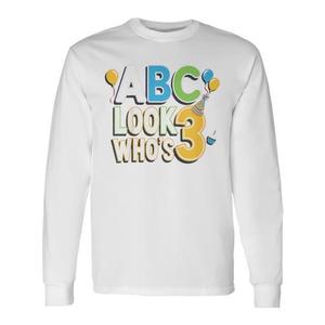 Camiseta de Manga Larga con el Alfabeto para Cumpleaños, Diseño ABC Look Who's 3 para Niños Pequeños de Tres Años, para Promociones - Product Image 1