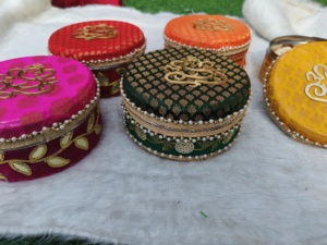 กล่องเหล็กตกแต่งลายพระพิฆเนศสีสันสดใสสำหรับแขกงานแต่งงานของขวัญปาร์ตี้คืนของขวัญเทศกาล - Product Image 6