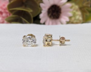 Boucles d'oreilles ovales en diamant cultivé en laboratoire de 2,65 ct pour femmes, boucles d'oreilles à visser en diamant, bijoux en or jaune massif 14 carats - Product Image 1