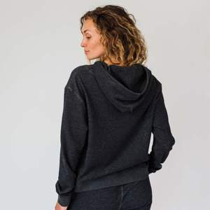 Sudadera con capucha de doble punto para mujer: ligera, transpirable e ideal para uso informal o relajante en interiores - Product Image 3