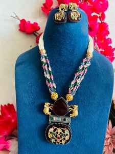 Ensemble de collier de créateur de luxe pour femmes Superbe fusion d'artisanat traditionnel et de design moderne pour une occasion spéciale - Product Image 3