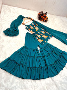 Ensemble pakistanais prêt à l'emploi Sharara Kurti avec georgette indienne Dupatta avec broderie avec manches supplémentaires travail de couture complète - Product Image 6