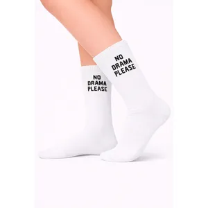 Chaussettes de sport unisexes blanches imprimées « No Drama Please » confortables et élégantes - Product Image 2