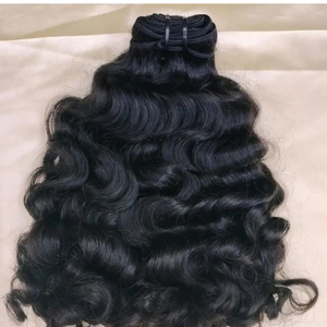 Cheveux humains naturels 100% vierges indiens bouclés Remy, cuticules alignées, style vague d'eau, double trame machine, prêts pour la permanente, simple trame, naturels - Product Image 1