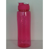 Bouteille d'eau sport pour adultes, fabriquée au Vietnam, en plastique PP écologique, avec couvercle à clapet, poignée pratique, logo et couleur personnalisables.