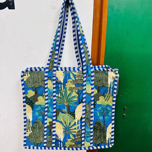 Sac fourre-tout d'été matelassé en coton indien imprimé bloc à main pour femmes fermeture à glissière sac à bandoulière pour femmes - Product Image 1