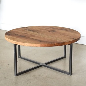 Mesa de centro de metal soldada a mano con detalles de diseño personalizados, perfecta para los propietarios que buscan muebles únicos. - Product Image 2