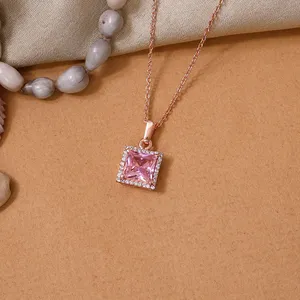 Collier pendentif carré en saphir rose plaqué or rose, cadeau tendance pour femme avec placage rhodium, chaîne en forme de papillon - Product Image 1