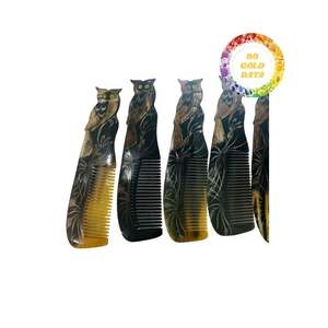 Peine de cuerno de búfalo hecho a mano de primera calidad disponible a granel para mayoristas y tiendas de accesorios para el cabello que buscan elegancia natural - Product Image 6