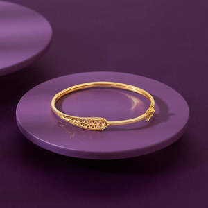 Bracelet ovale plaqué or avec perles et diamants, géométrique, classique, religieux, tendance, cadeau - Product Image 1