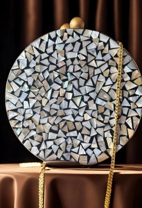 Bolsa de nácar única al por mayor con adornos de inspiración vintage elegante de HF CRAFTS - Product Image 4