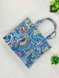 พกพาสะดวกด้วยกระเป๋าโท้ทอเนกประสงค์ของเรา แข็งแรง ทันสมัย และออกแบบมาเพื่อให้ของใช้ของคุณปลอดภัยและจัดระเบียบ - Product Image 5