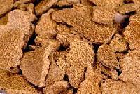 Gâteau de karanja biologique et naturel fumier à libération lente avec teneur élevée en NPK améliore les micro nutriments du sol