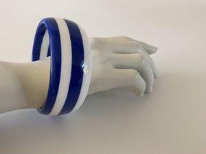 กำไลเรซิ่นของขวัญสุดหรู ดีไซน์ทันสมัย เป็นมิตรกับสิ่งแวดล้อม ลายเทวดา สำหรับวันครบรอบหรืองานแต่งงาน - Product Image 2